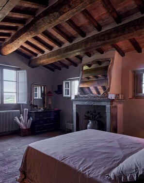 4 bedrooms, WiFi, bed sheets - Peaceful Villa in the Umbrian Hills of Italy (Montone)