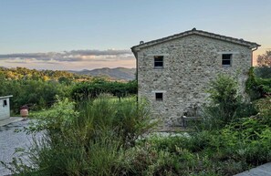 Property grounds - Peaceful Villa in the Umbrian Hills of Italy (Montone)