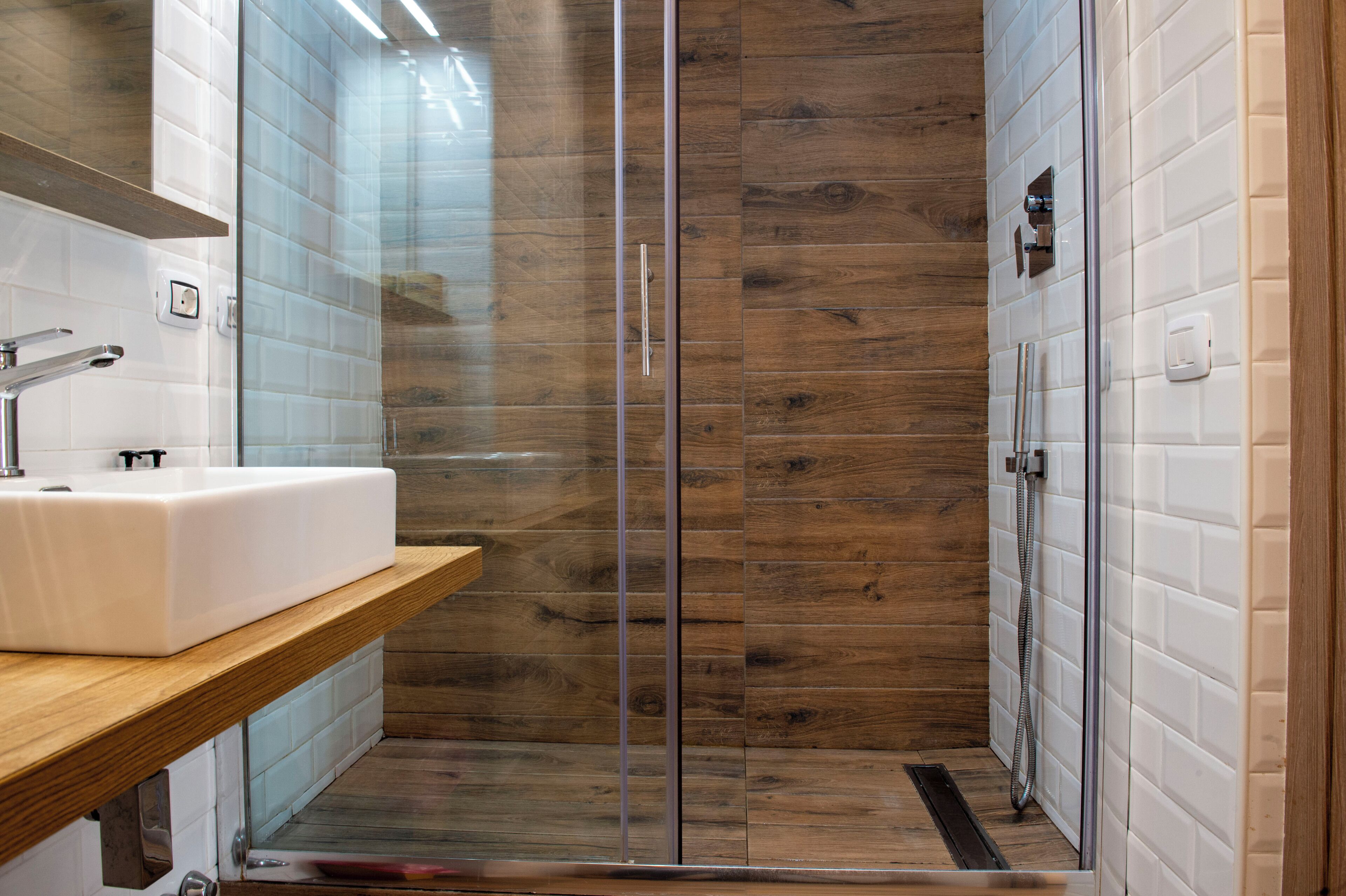 스탠다드 쿼드룸 | 욕실 | 샤워 시설, 헤어드라이어, 타월, 샴푸