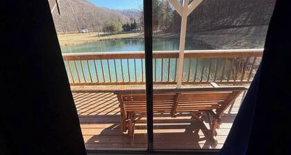 Beautiful Pond Retreat & Mountain Hiking!