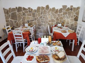 Petit déjeuner continental compris tous les jours