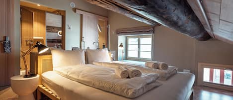 Comfort Quadruple Room | 1 bedroom, blackout curtains, soundproofing, iron/ironing board