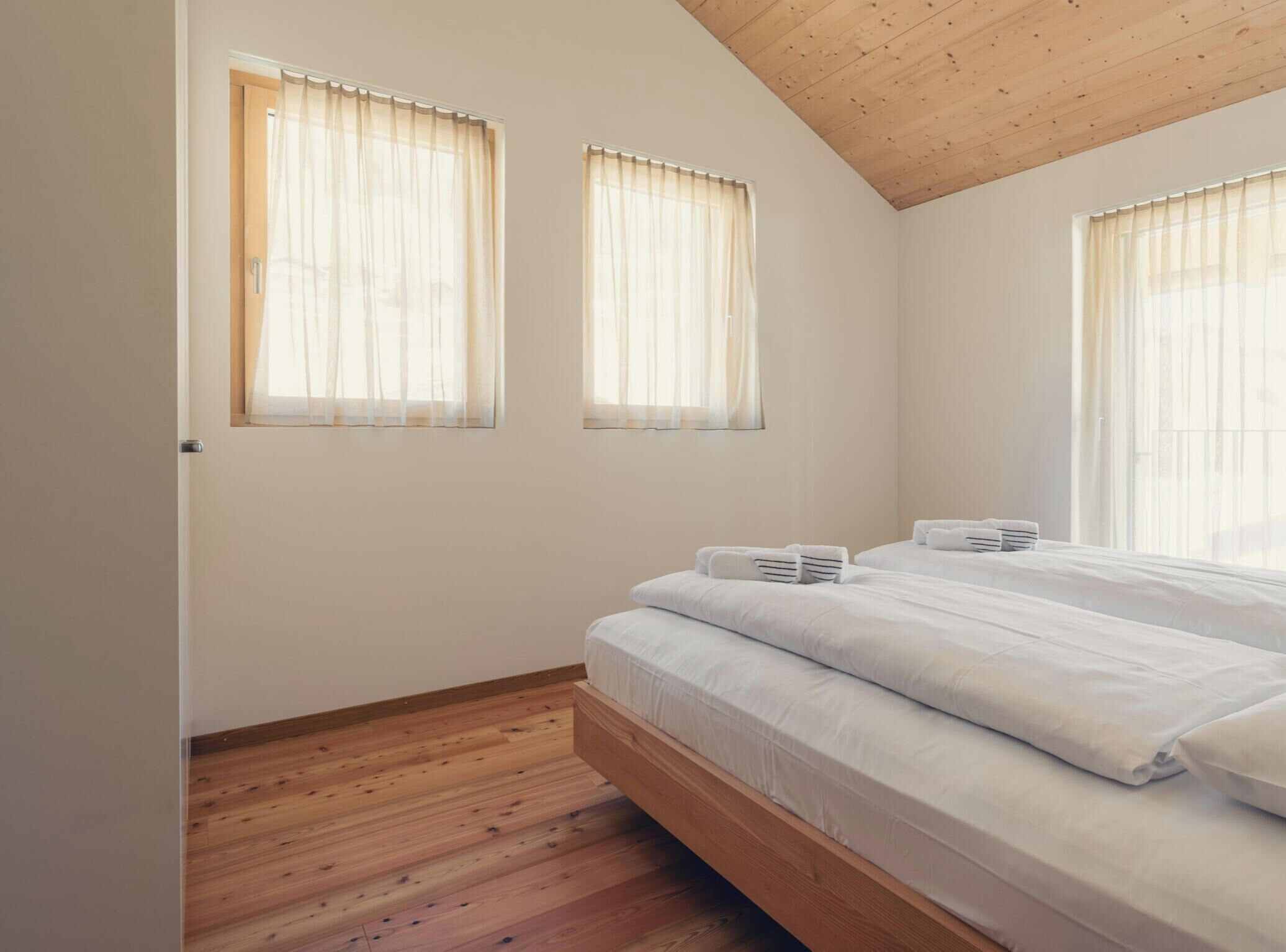 Apartamento superior, balcón | Cortinas opacas y sistema de insonorización