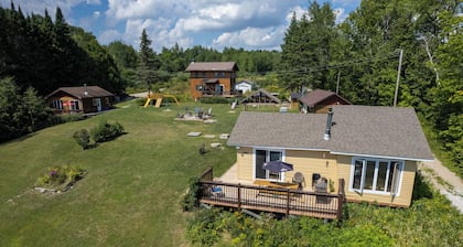Maple 3Br Lakefront Cottage | Gracefield