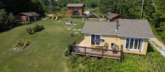 Maple 3Br Lakefront Cottage | Gracefield