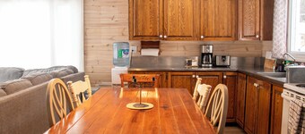 Maple 3Br Lakefront Cottage | Gracefield