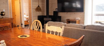 Maple 3Br Lakefront Cottage | Gracefield