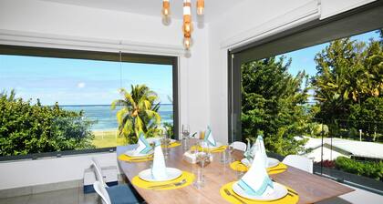 Le Bergamote apartment with pool on an infinity beach