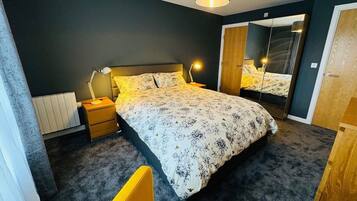 2 bedrooms, iron/ironing board, internet, bed sheets