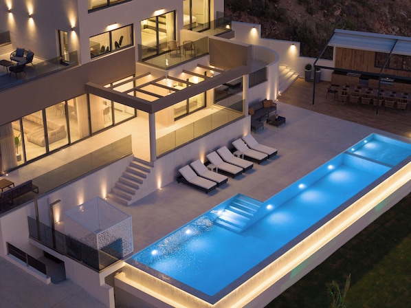 Indoor pool, outdoor pool - Dias Villa, Tennis, 2Pools, Walk to Beach & Shops (Bali, Rethymno)