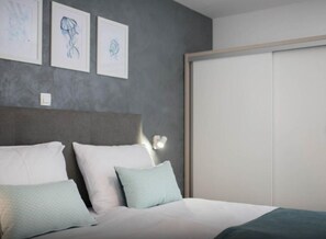 2 chambres, fer et planche à repasser, Wi-Fi, draps fournis