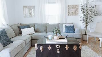 Smart TV, books, stereo