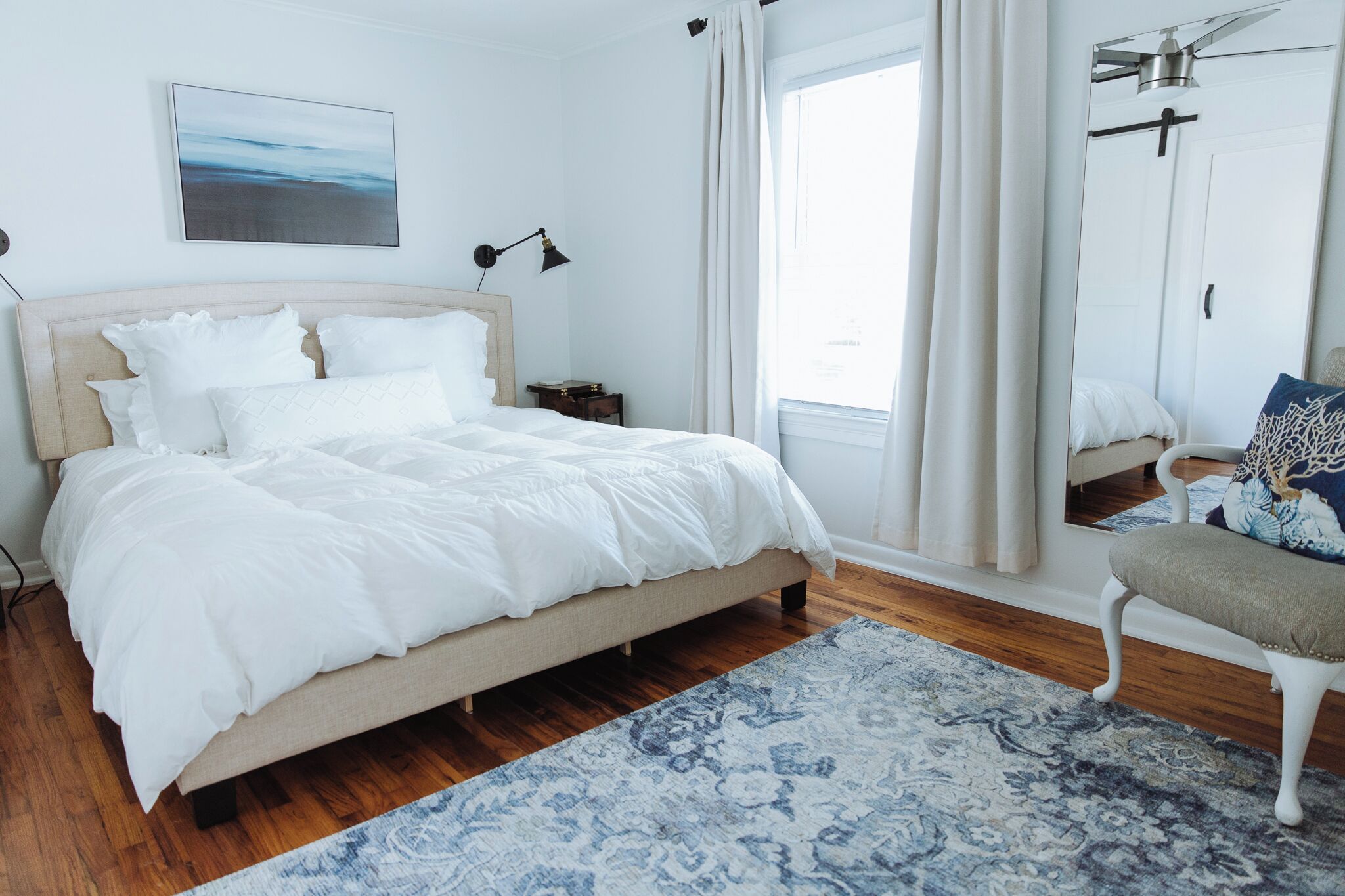 2 chambres, fer et planche à repasser, lit de bébé portatif