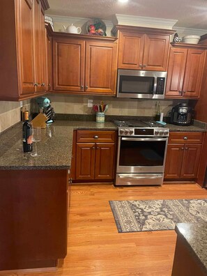 電子レンジ、オーブン、コンロ、食器洗い機