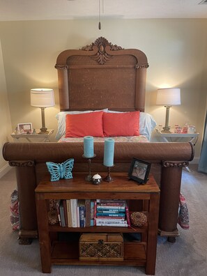 4 habitaciones, tabla de planchar con plancha, wifi y ropa de cama
