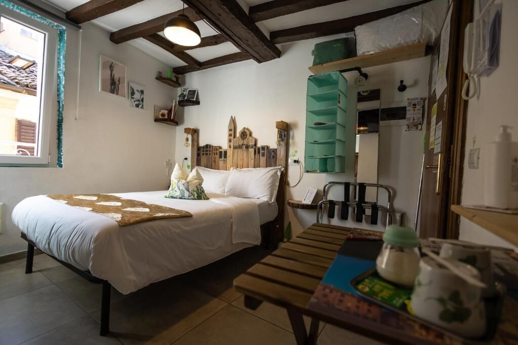 Comfort studio, uitzicht op stad | Verduisterende gordijnen, een strijkplank/strijkijzer, gratis wifi