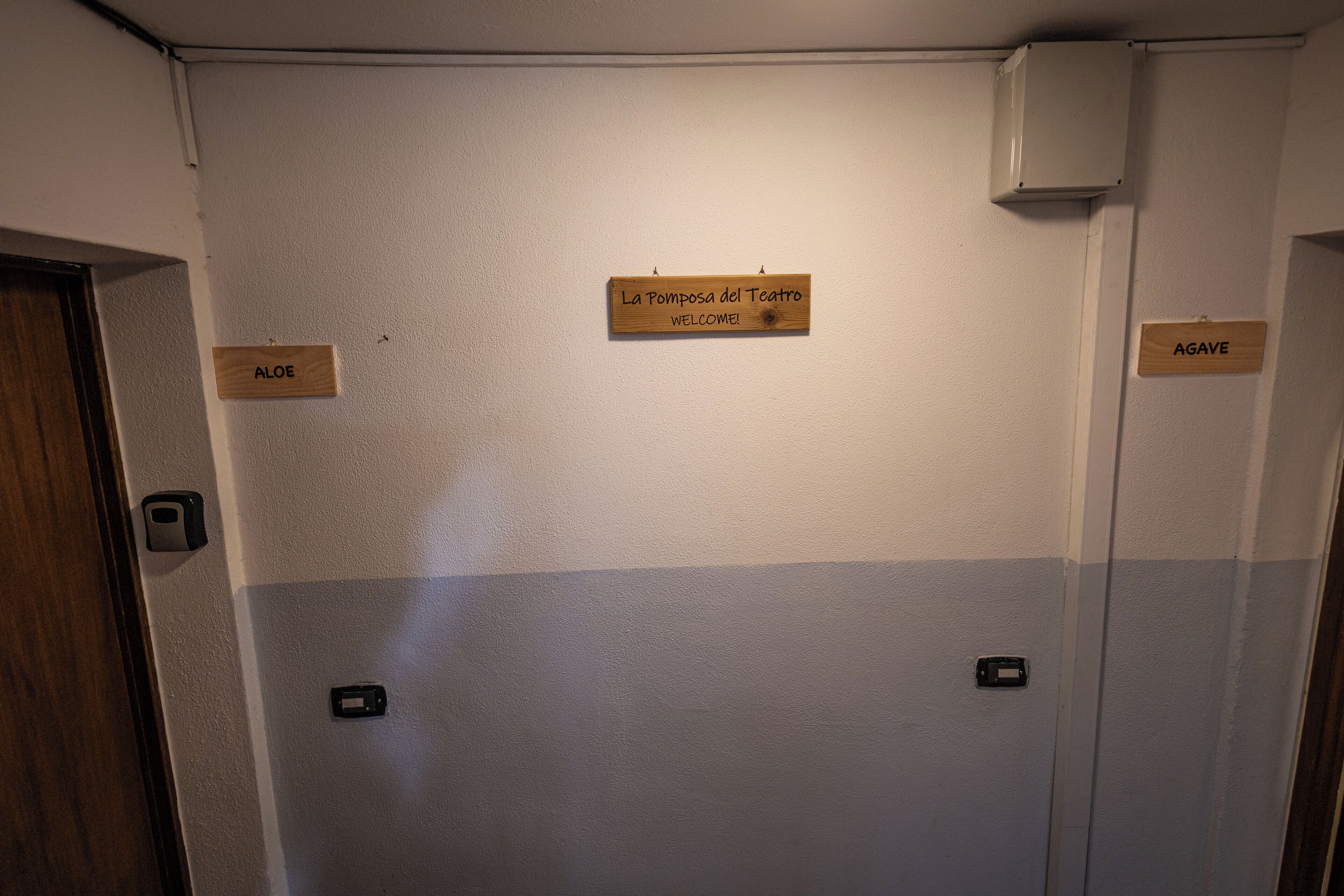 A hallway with signs indicating room names 'Aloe' and 'Agave'.