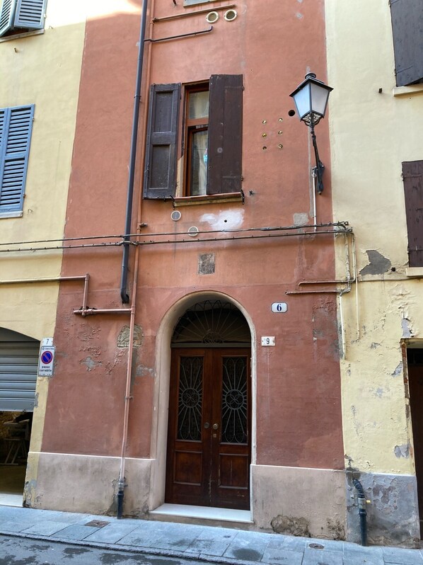 Front of property - La Pomposa del Teatro (Modena)
