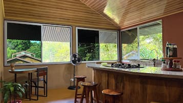 Batterie de cuisine, vaisselle et ustensiles