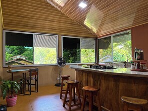 Batterie de cuisine, vaisselle et ustensiles