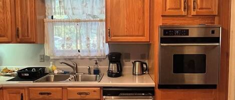 Micro-ondes, four, plaque de cuisson, lave-vaisselle