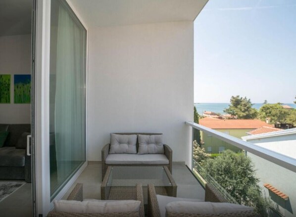 Property grounds - A&V Residence - Superior apartment with 2 bedrooms, balcony and sea view (Novigrad)