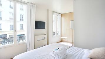 Apartment | Ruang kerja komputer riba, seterika/papan seterika, cadar katil