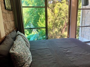 4 chambres, bureau, Wi-Fi, literie fournie