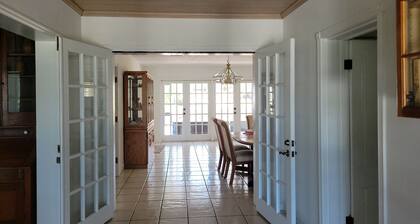 Charming 3-bedroom house with AC, WiFi in brilliant Fort Pierce