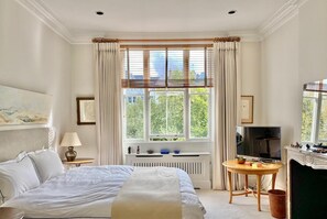 5 chambres, fer et planche à repasser, Wi-Fi, draps fournis