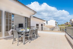 Apartment | Outdoor dining