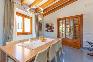 Villa | Dining