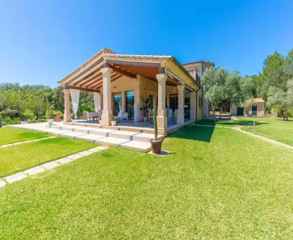 Villa | Exterior