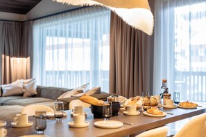 Apartment | Dining