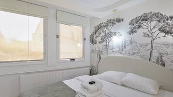 Appartement | Espace de travail pour ordinateur portable, fer et planche à repasser