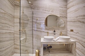 Apartment | Bathroom | Hair dryer, soap - Sublime Apartment With AC - Louvre Museum (Paris)