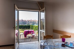 Appartement, 2 slaapkamers, terras, uitzicht op tuin | Dineren