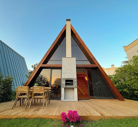 Fachada del alojamiento. BEGONVİL GÜMÜŞLÜK