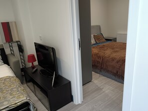 Apartment | 1 bedroom, free WiFi, bed sheets - High Wycombe 1-bed Apt, Sleeps 3 & Private Parking (High Wycombe)