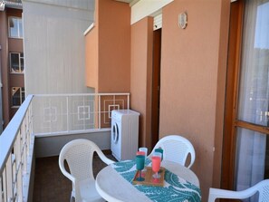 Apartment, 2 Bedrooms, Balcony, Pool View | Balcony