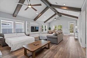 4 bedrooms, free WiFi, bed sheets - Fenced Yard | Sleeps 13 | Blue Starfish | Deck | Santa Rosa Beach (Santa Rosa Beach)