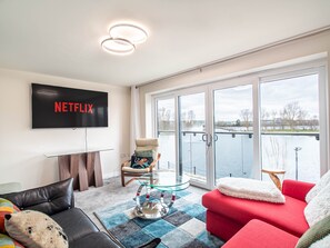 Living area - Lakeview stay is a 4 bedroom luxury house which  sleeps 7 guests with lake view (south yorkshire)