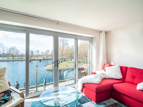 Lakeview stay is a 4 bedroom luxury house which  sleeps 7 guests with lake view
