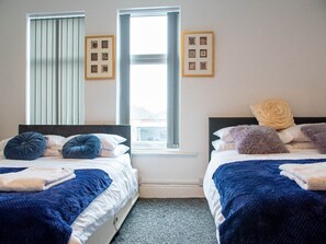 4 Schlafzimmer, Bügeleisen/Bügelbrett, kostenloses WLAN, Bettwäsche