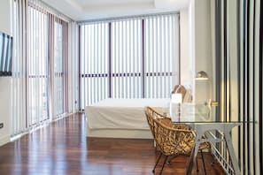 Dúplex, 2 dormitoris, terrassa | Escriptori, planxa i posts de planxar i wifi gratuïta