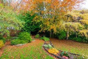 Garden view - Robins Perch (Stockport)