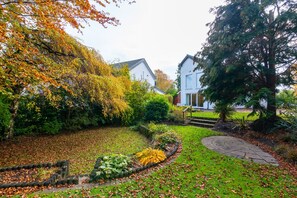 Garden view - Robins Perch (Stockport)