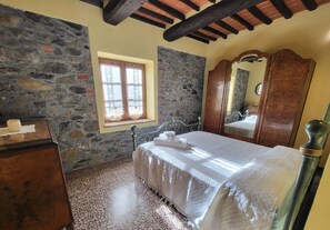 4 bedrooms, iron/ironing board, free WiFi, bed sheets - New! Charming Restored Mill, Private Pool, olive grove, walk facilities, river. (Gallicano)