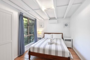 3 室のベッドルーム、WiFi (無料)、ベッドシーツ