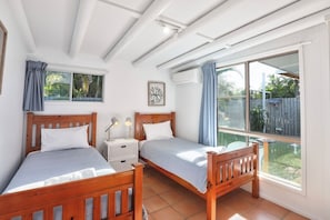 3 bedrooms, free WiFi, bed sheets